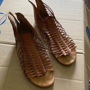 Brown gladiator type ladies sandals size 7.5 medium very good condition